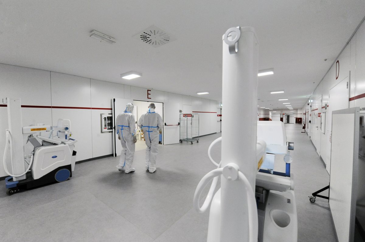 Covid: pochi tamponi e pochi contagi, ma più ricoveri