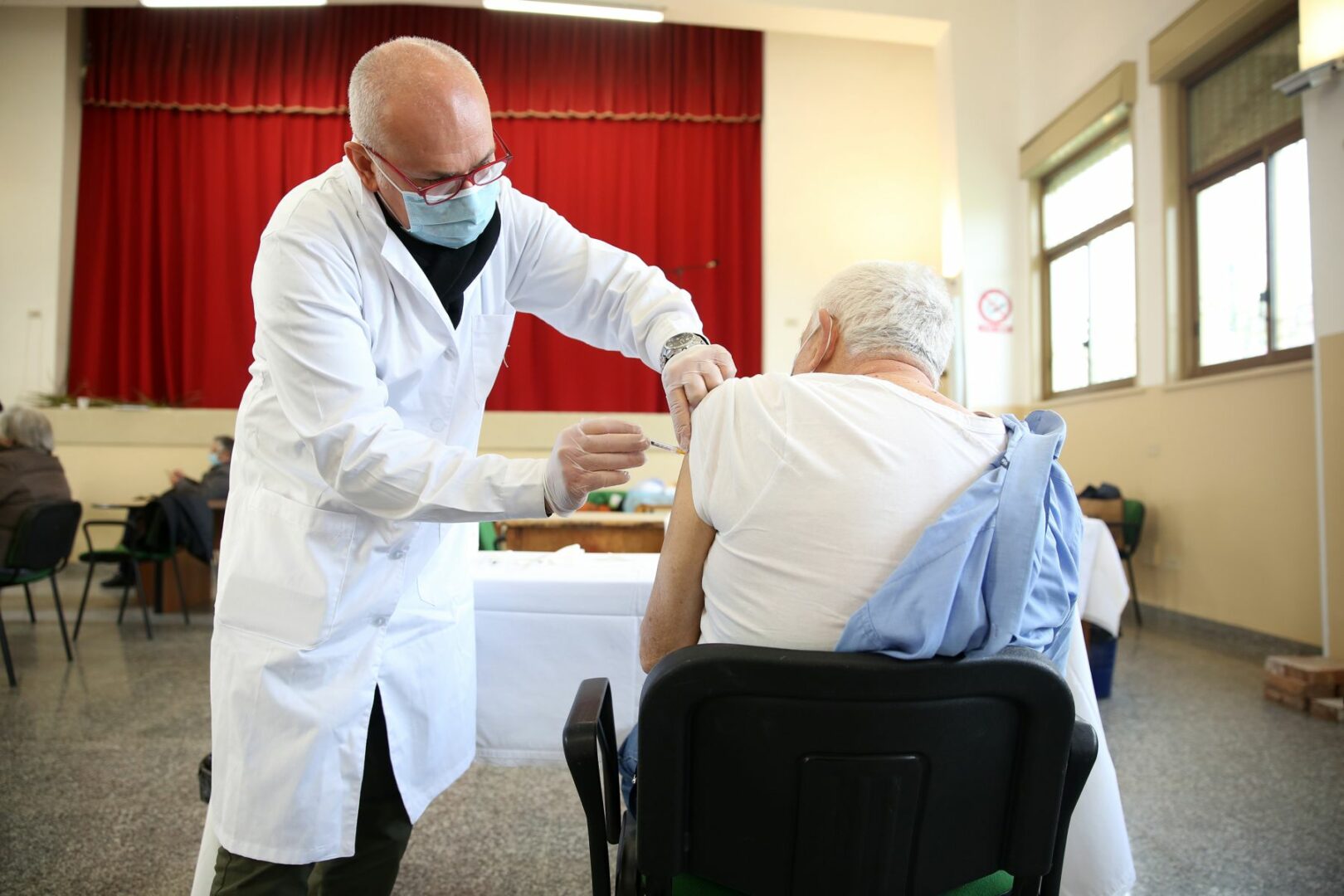 Covid, al via in Sicilia prenotazioni della 4^ dose di vaccino per over 80