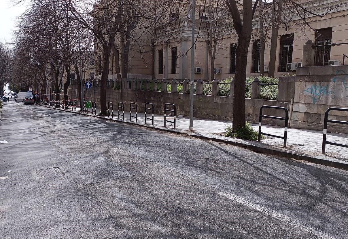 Carenza parcheggi al Boccetta, spostati i dissuasori in via San Giovanni di Malta