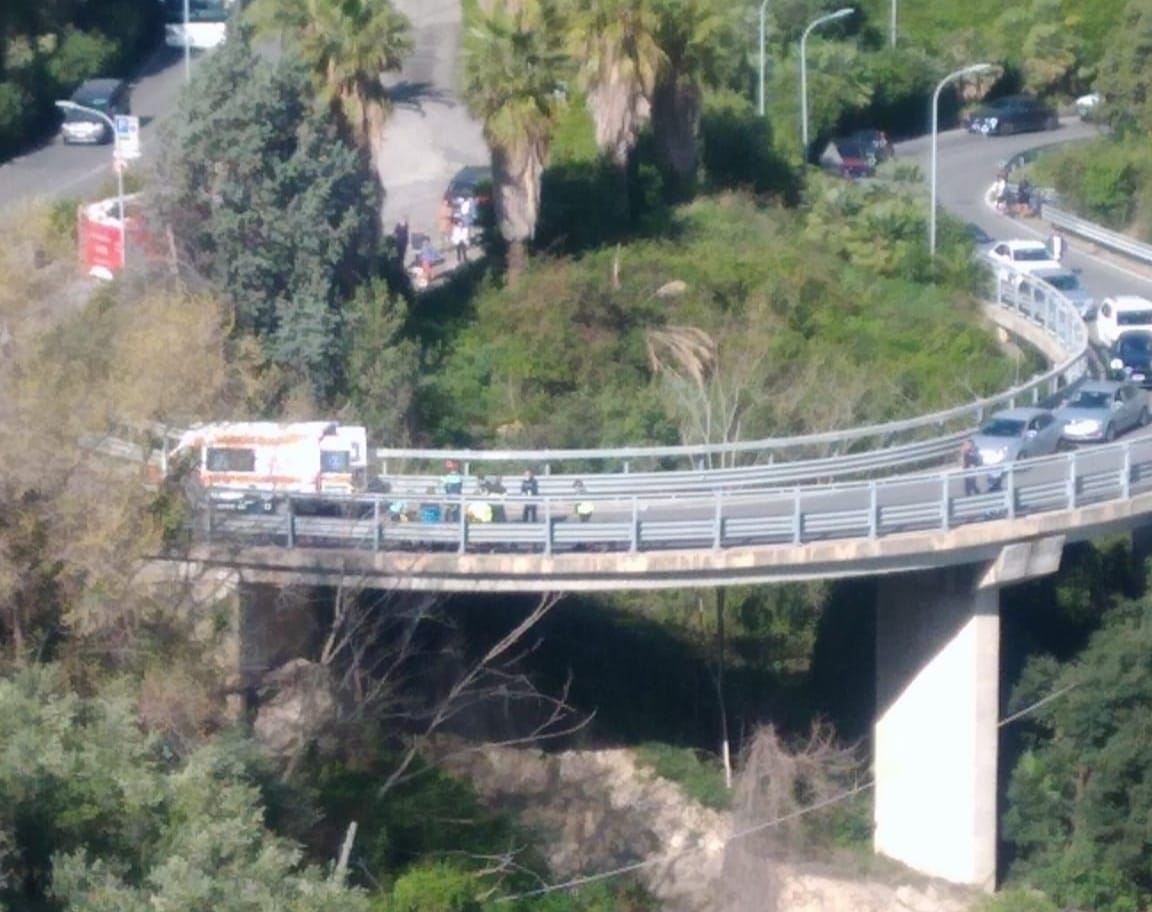 Sette ciclisti travolti da un’auto