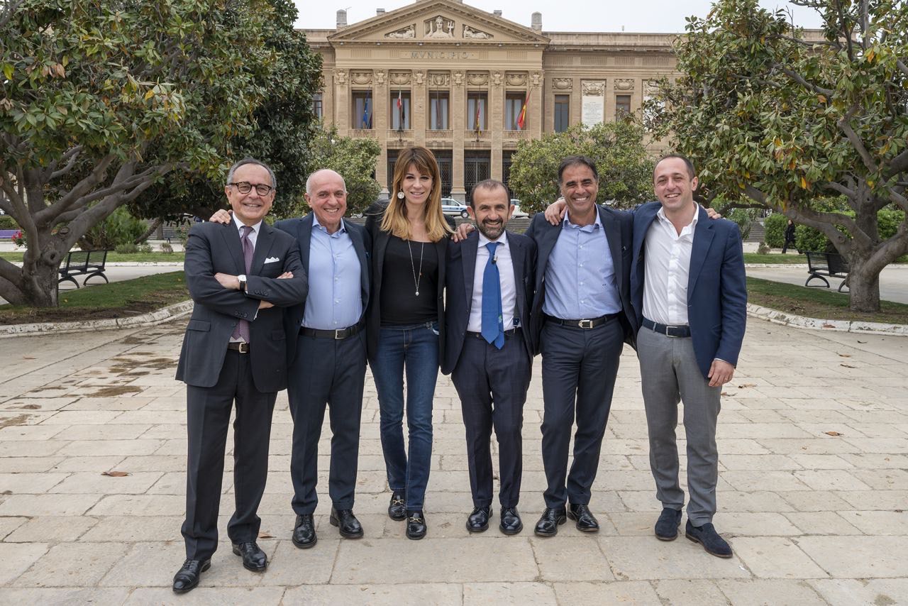 Volgarità sessiste di De Luca contro la Siracusano