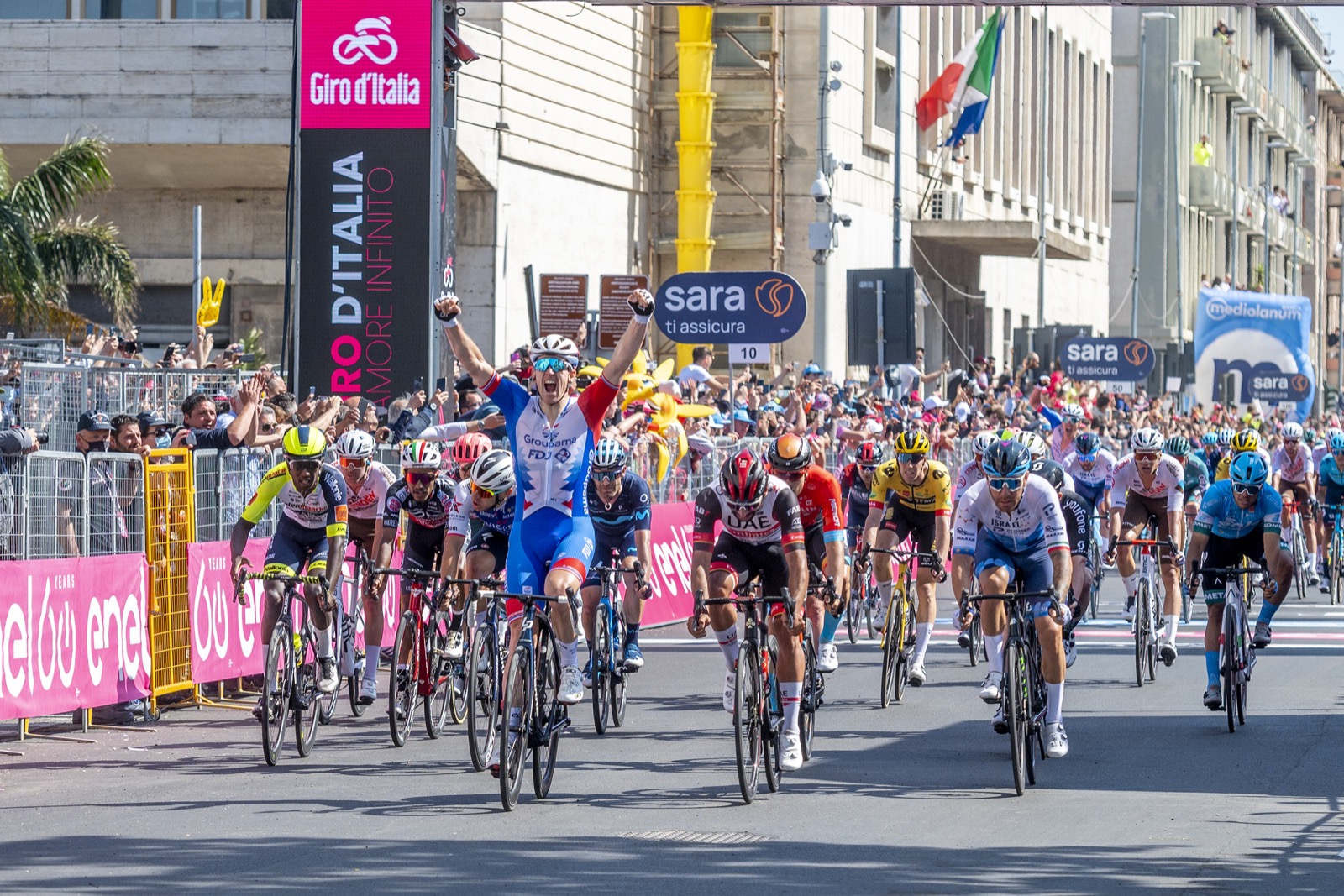 Demare vince a Messina, Nibali annuncia: “E’ il mio ultimo Giro”