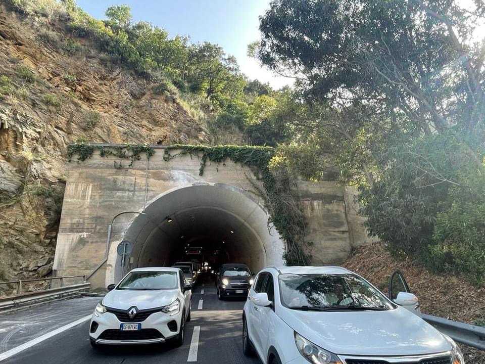 Ennesimo incidente, A18 chiusa e nel caos