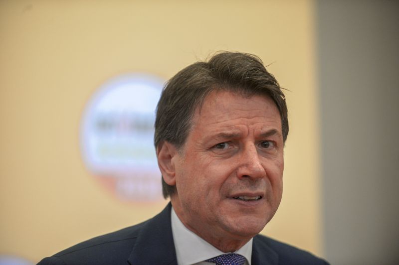 Conte “Indegno provare a rimuovere il reddito di cittadinanza”
