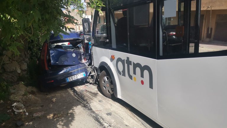 Bus rompe i freni, sfiorata la disgrazia