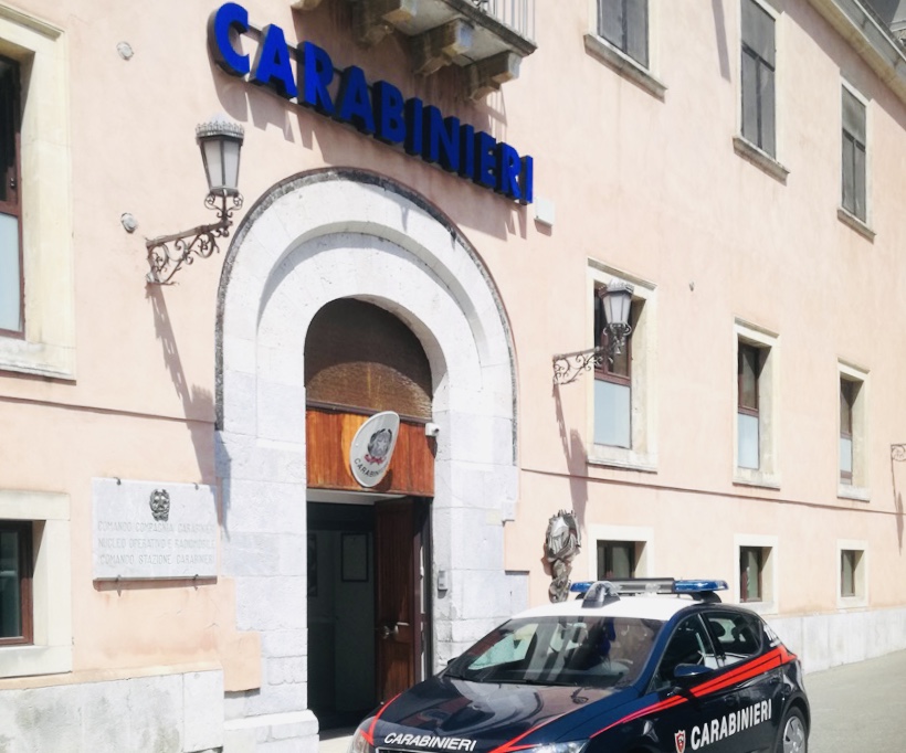Spacciava droga, arrestato