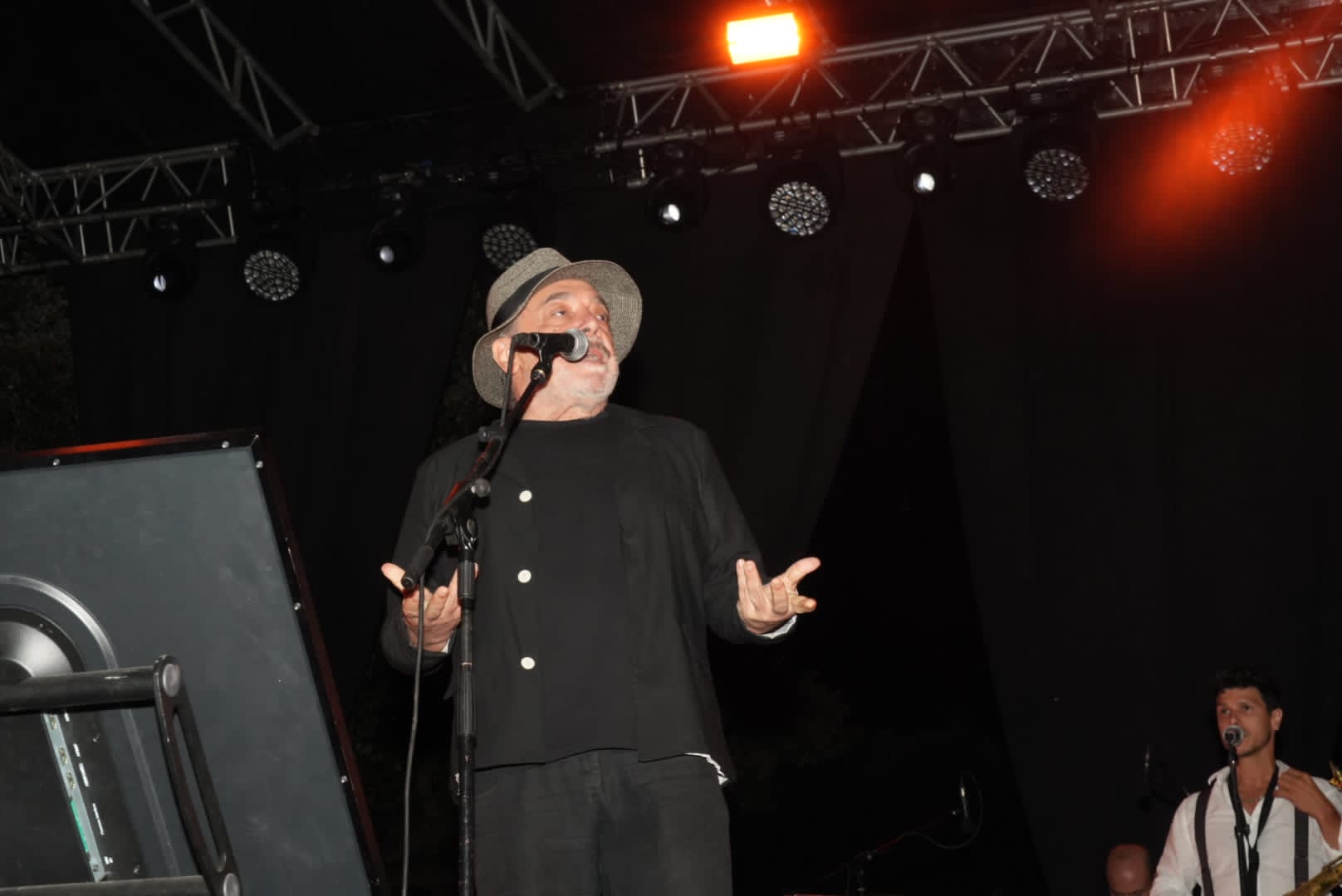 Frassica riceve l’abbraccio della sua Messina