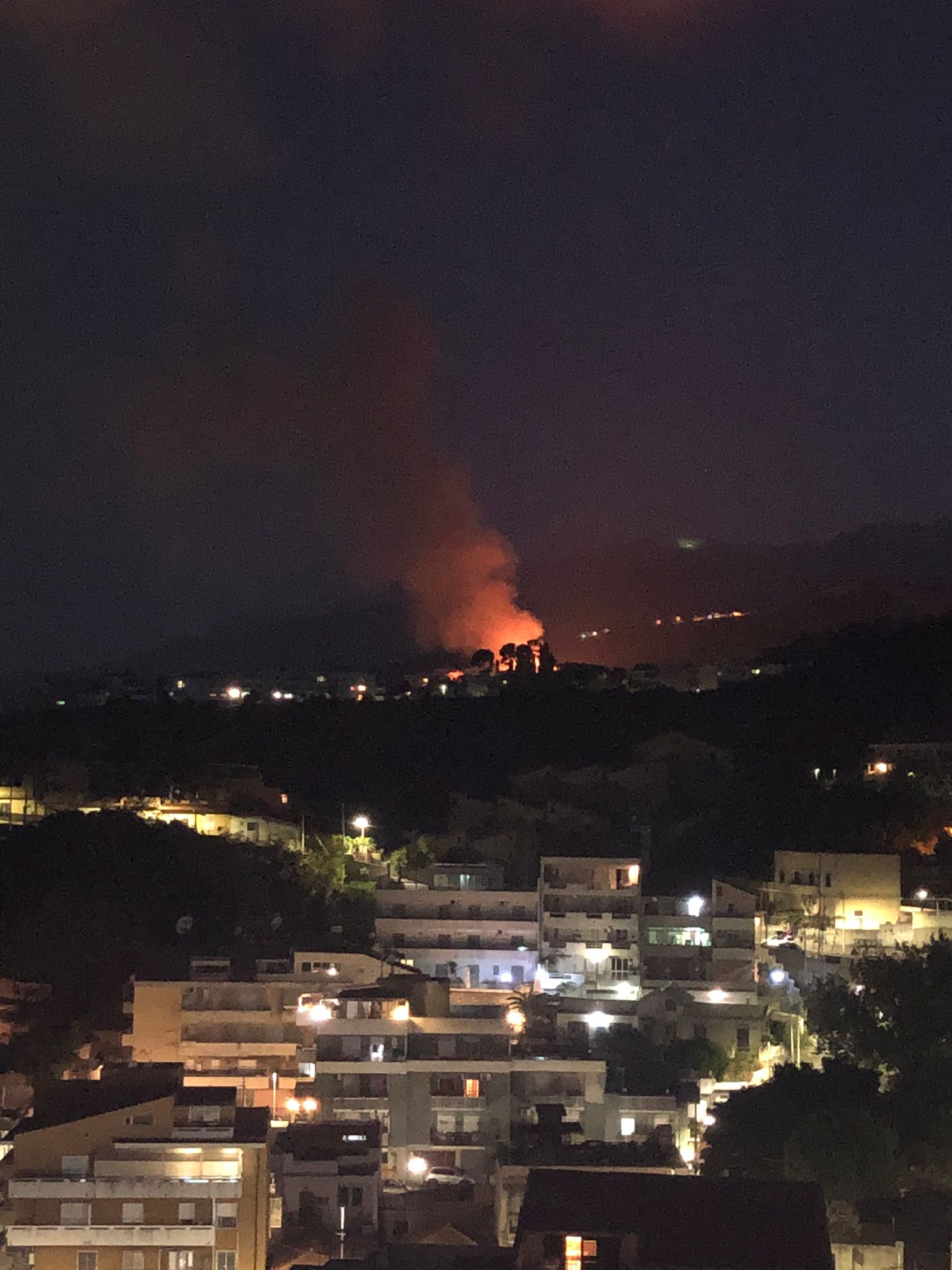 Domato l’incendio sulle colline di Torrente Trapani