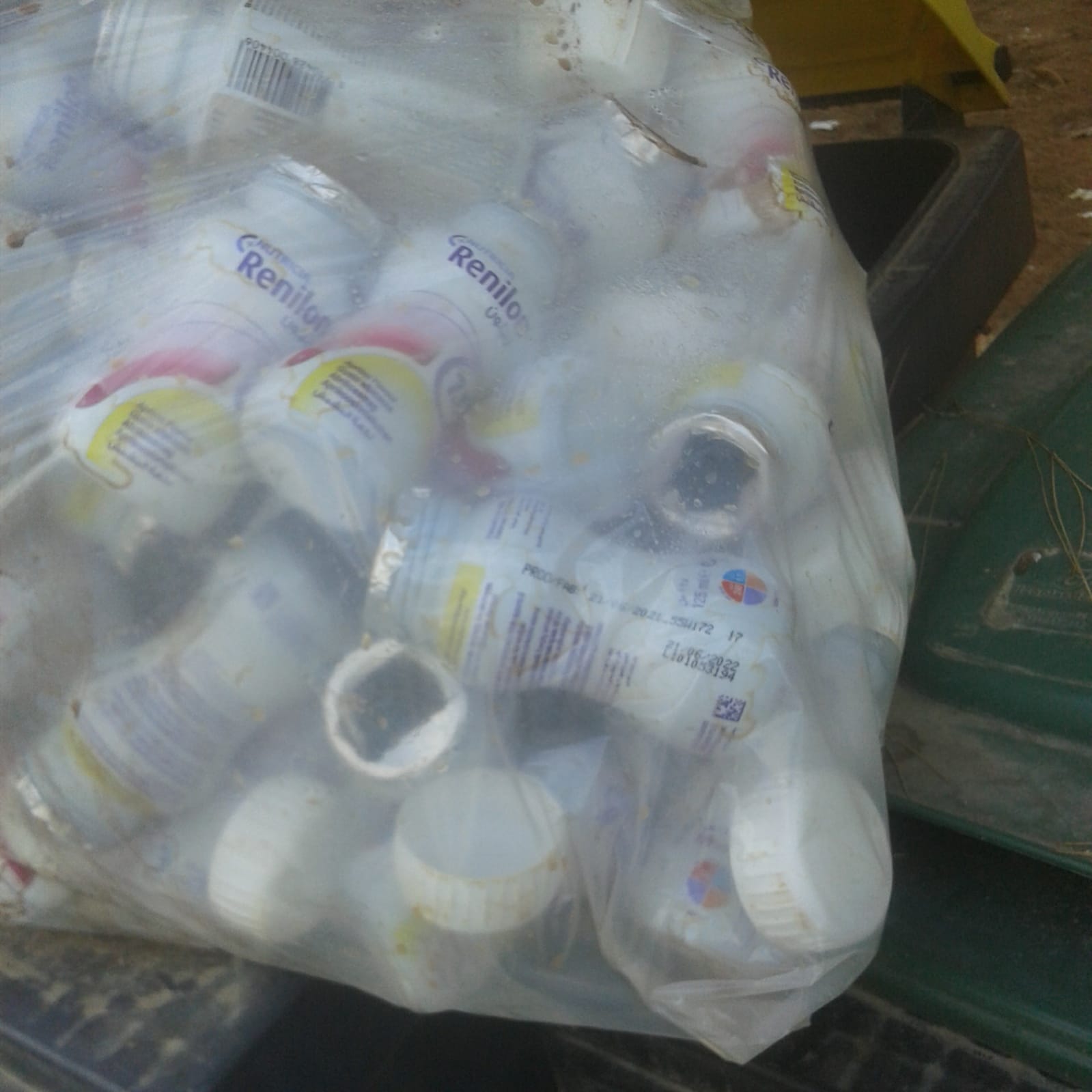 Come mai tutti quei flaconi vuoti tra i rifiuti dell’Asp a Mandalari?