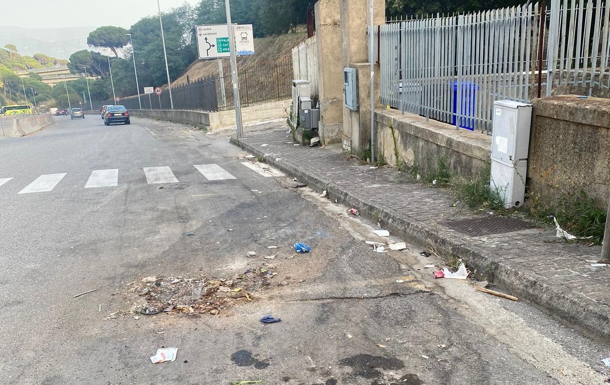 San Michele, trasbordo rifiuti non proprio ortodosso