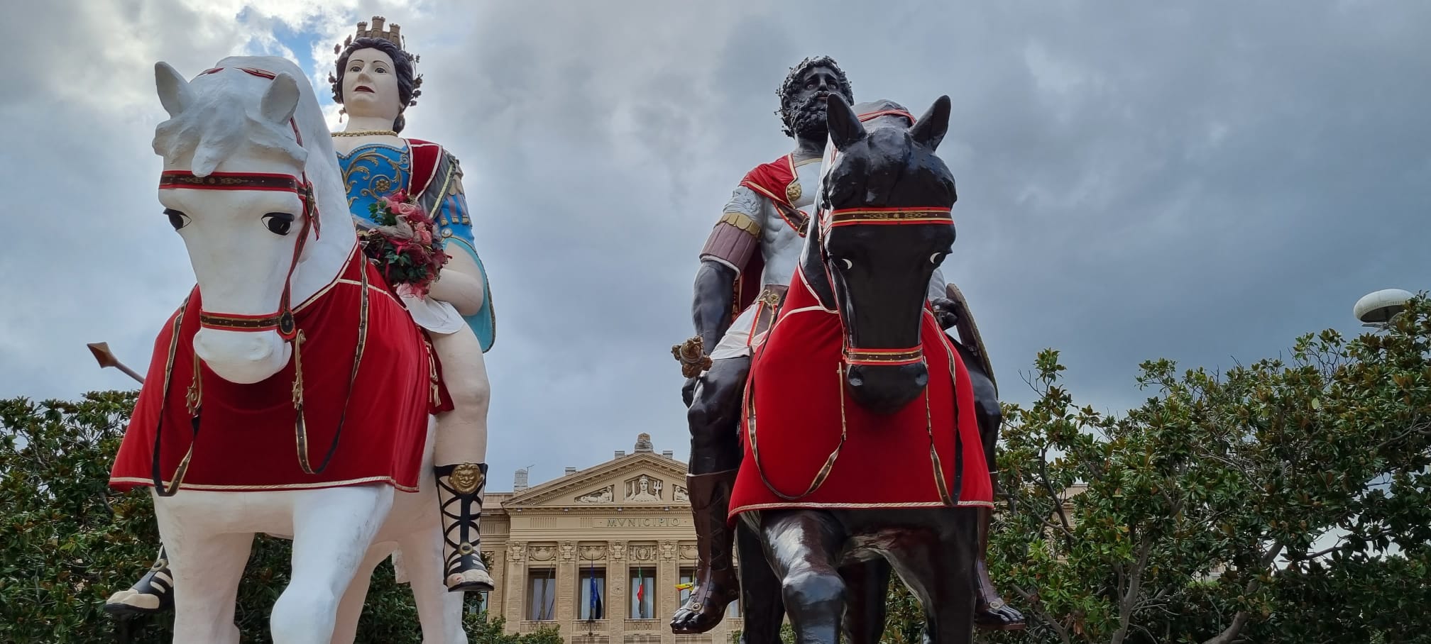 Mata e Grifone in piazza fino al 30 settembre