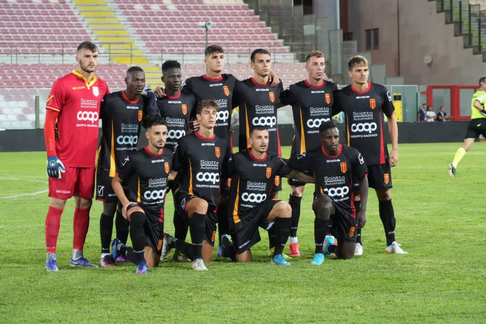 Messina, prima in casa, prima sconfitta col Crotone