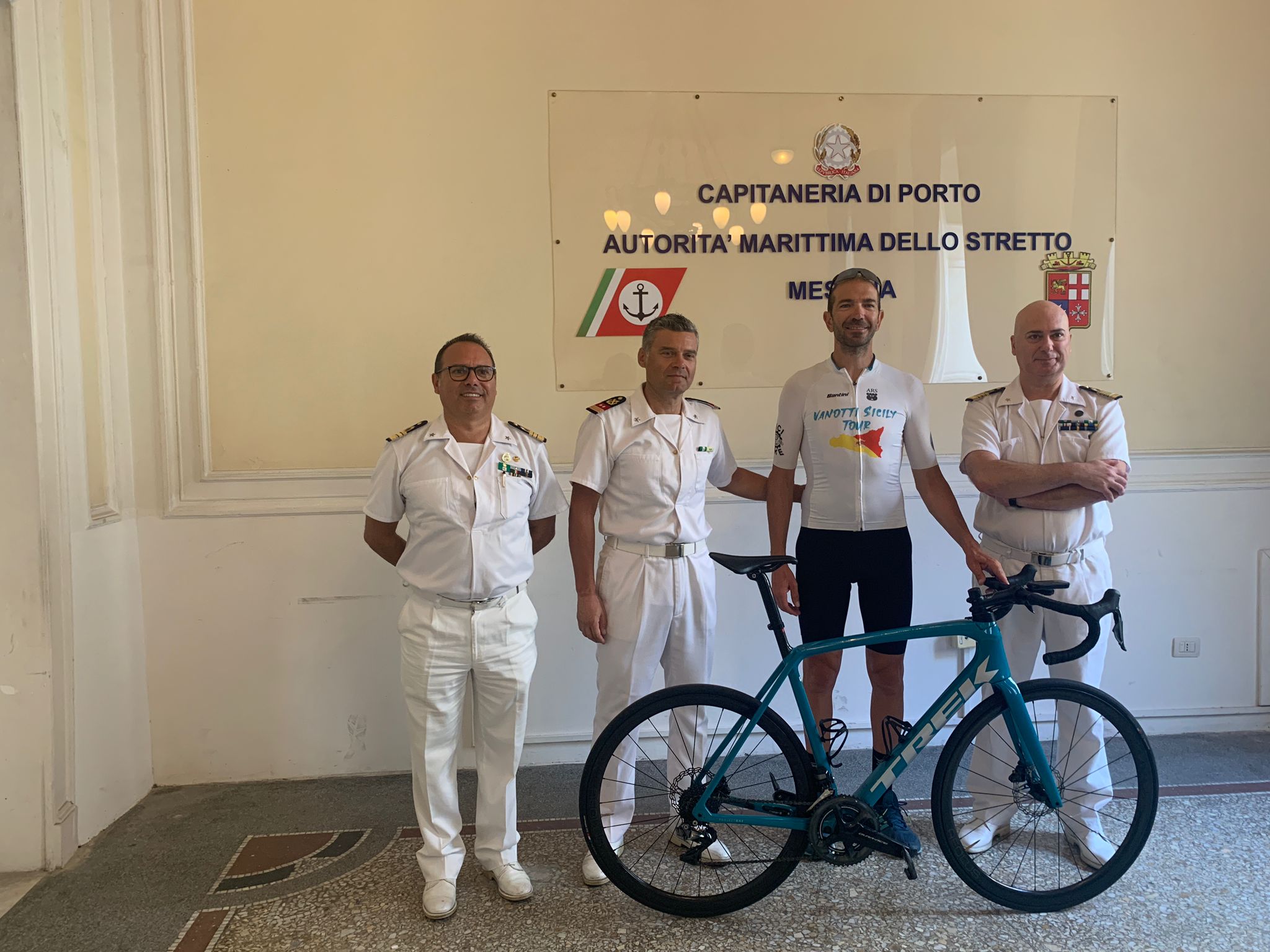 Vanotti Sicily Tour, visita alla Capitaneria di Porto