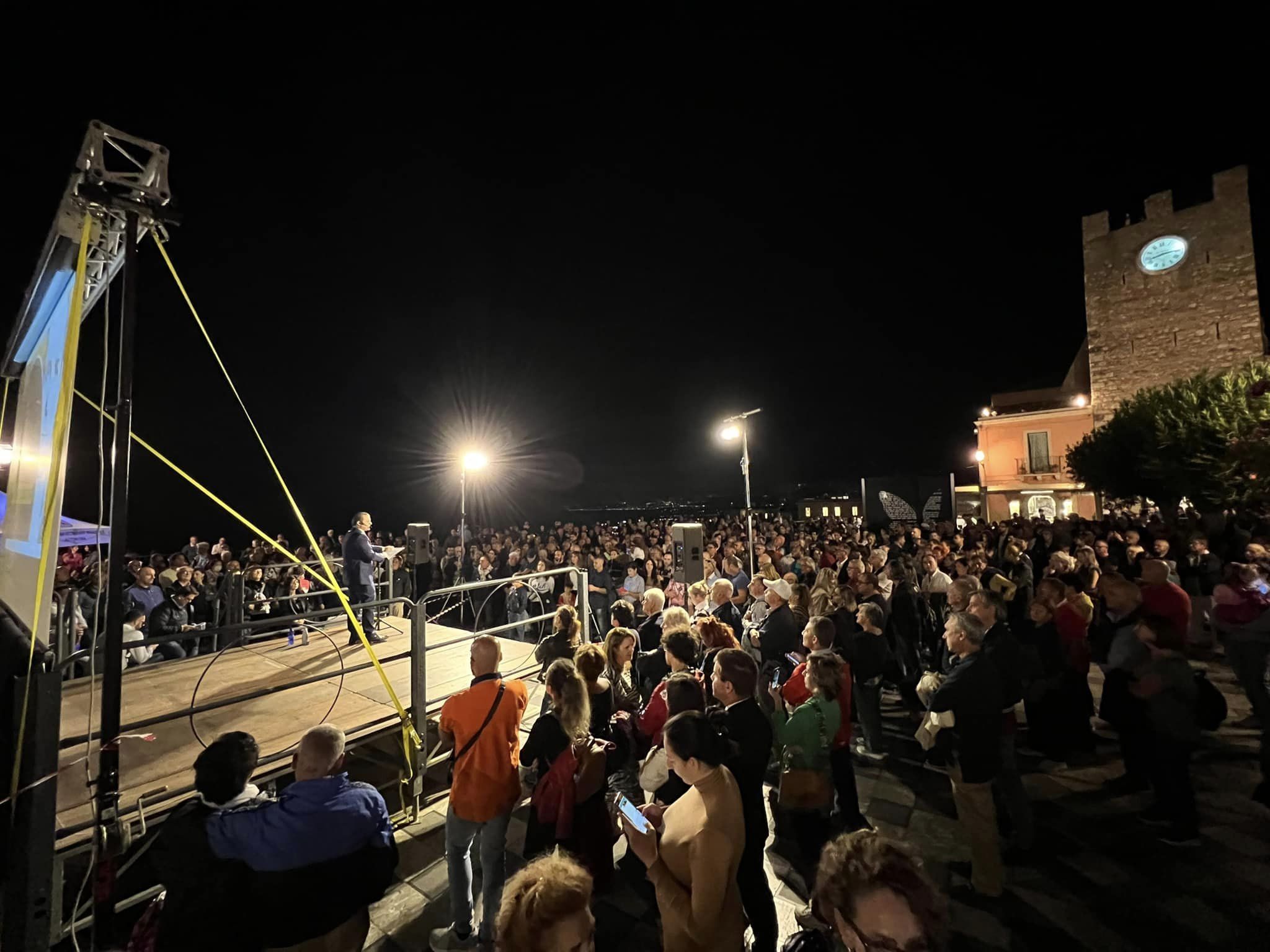 De Luca alla conquista di Taormina: “Mi volete come sindaco?”