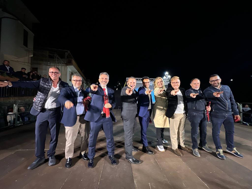 De Luca annuncia il suo governo-ombra