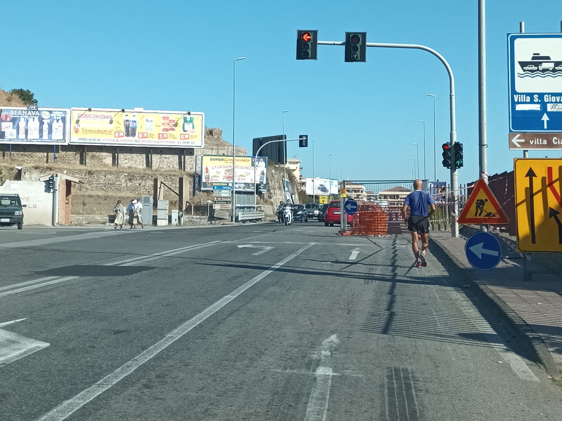 Pistunina: botola “ingabbiata” e mai sistemata