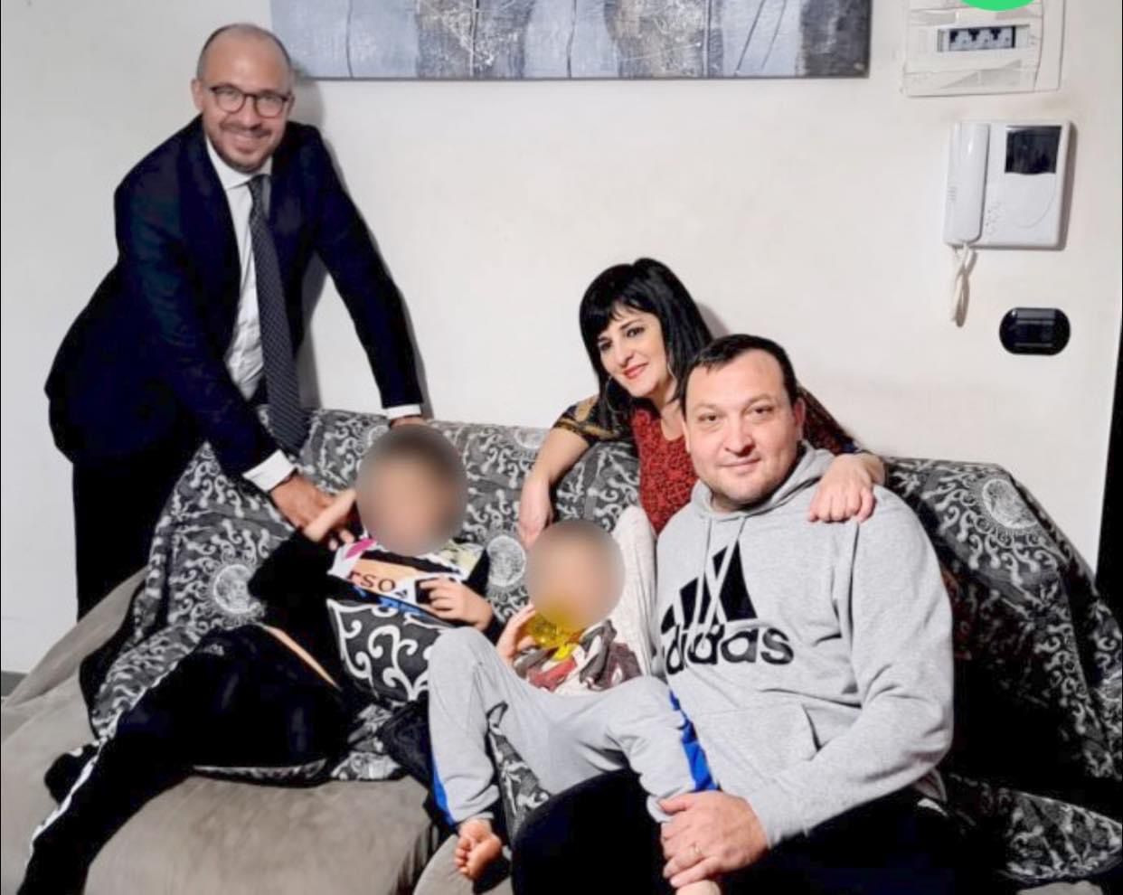 Il deputato incontra una famiglia messinese con bimbi autistici