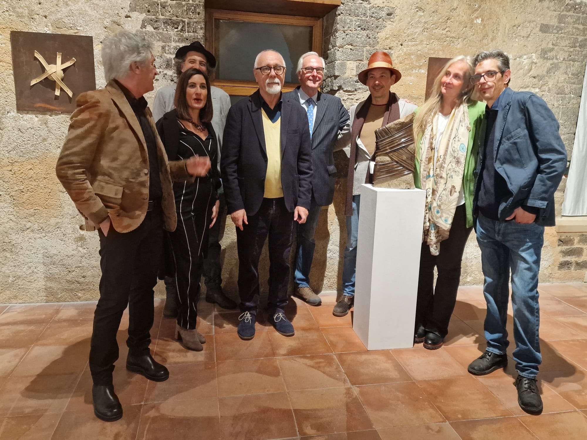 Si accende il Natale, a Taormina   inaugurata la mostra “4Around”