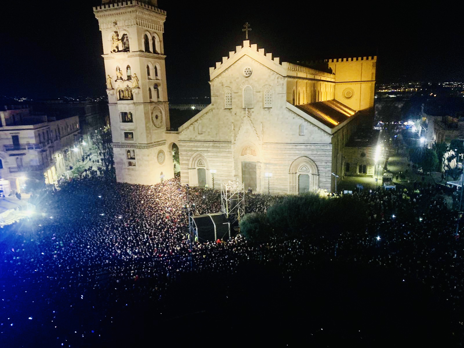 Piazza Duomo meravigliosa con i Negramaro