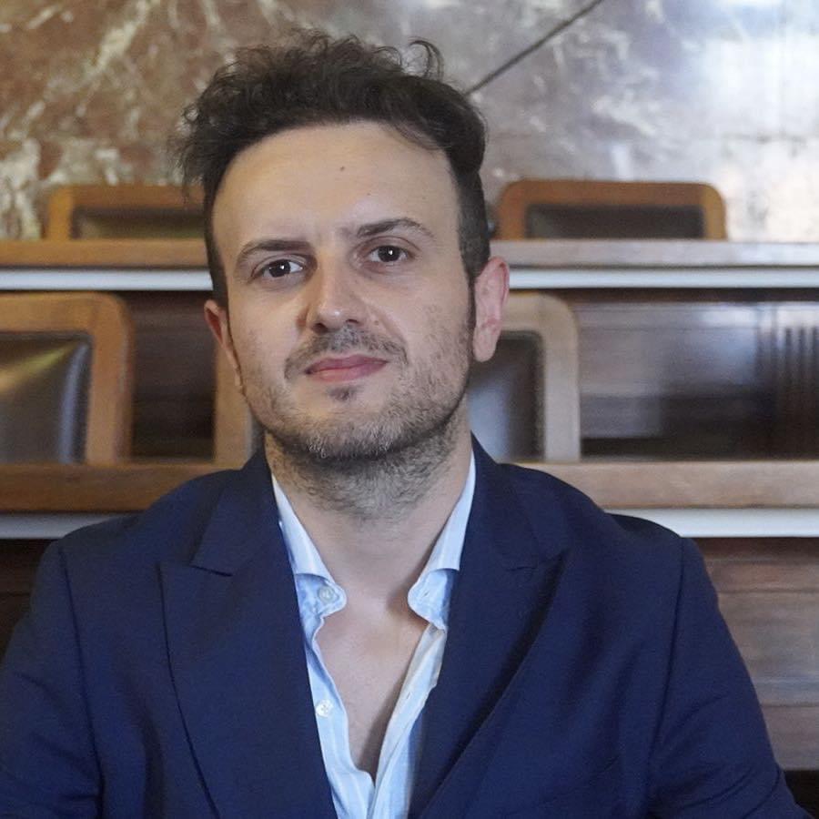 Oteri lascia la maggioranza