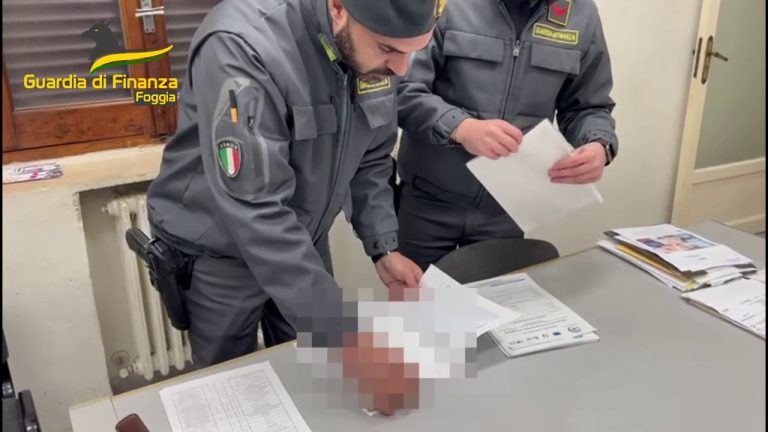 Fabbrica di diplomi falsi nel Foggiano, tre arresti