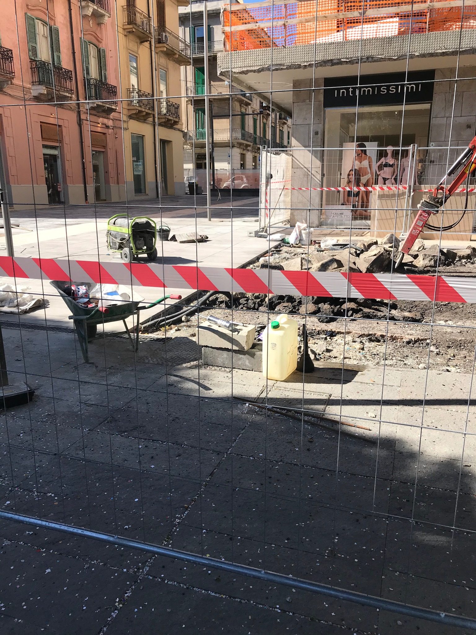 Falzea: “Fermate subito quei lavori a piazza Cairoli”