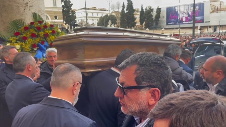 Maurizio Costanzo, il commosso addio a Roma