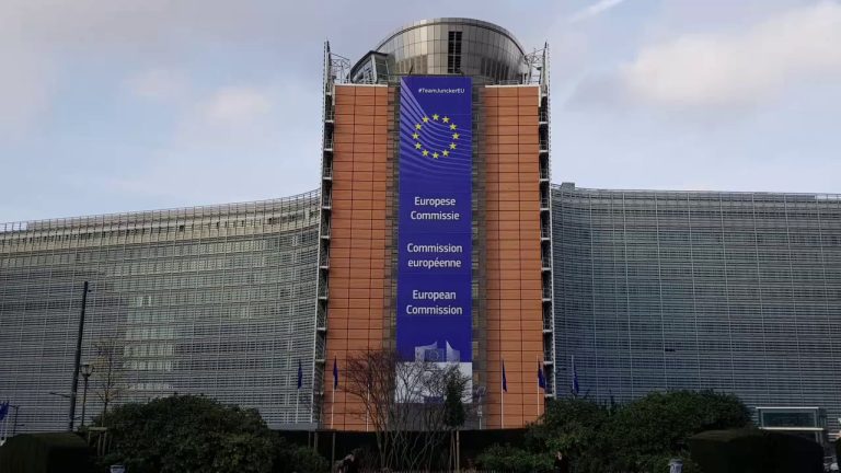 Da Commissione Ue un piano per industria a emissioni zero