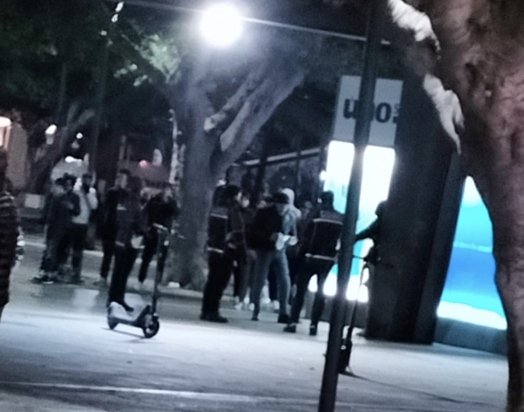 Tensione a Cairoli: vigili rischiano il linciaggio