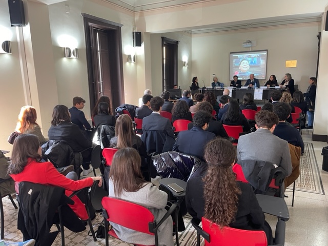 Studenti “avvocati” per un giorno: presentato torneo