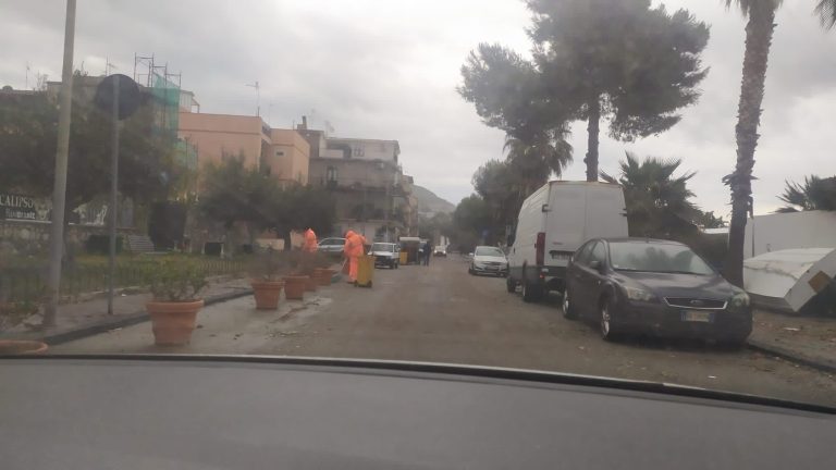 Litorale ionico in ginocchio per le mareggiate (Video)