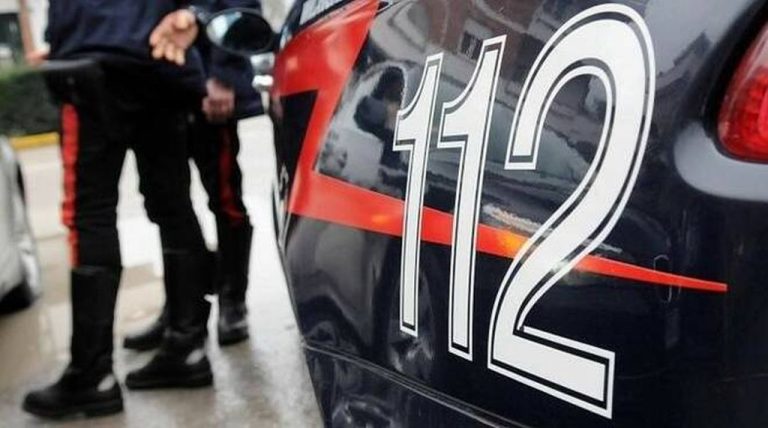 Minacciano ex dipendente per rinunciare alla vertenza di lavoro: 3 arresti