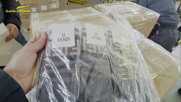 Maxi sequestro a Bologna di griffe di lusso contraffatte