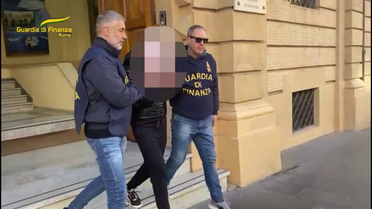 Roma, arrestata al Porto di Civitavecchia donna rom ricercata a Milano