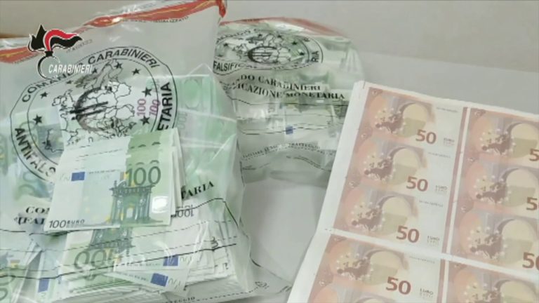 Mettevano in circolazione banconote false,  19 arresti a Napoli