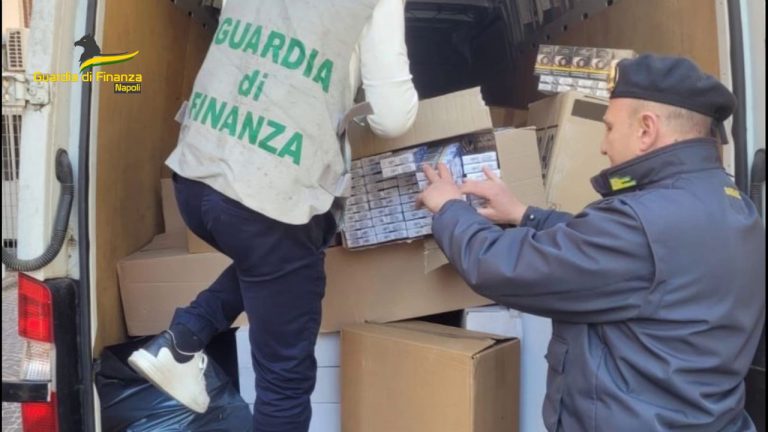 Maxi sequestro di sigarette a Napoli, 2 arresti