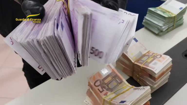 Ancona,illecita raccolta risparmio. Denunciati 14 promotori finanziari