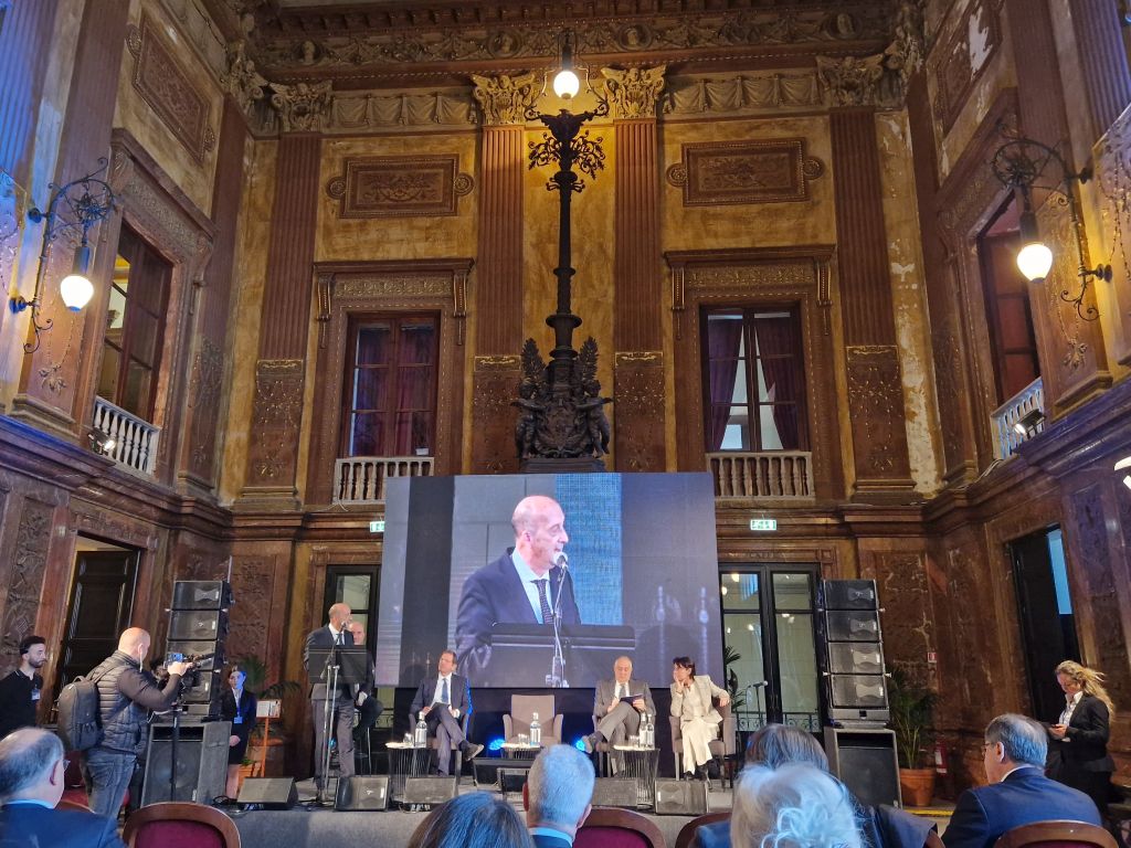 Ponte sullo Stretto, se ne parla al Teatro Massimo di Palermo