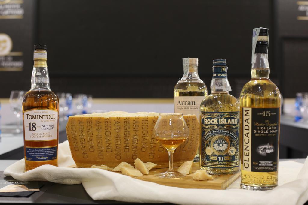 Al Vinitaly il “pairing” tra whisky scozzese e Parmigiano Reggiano
