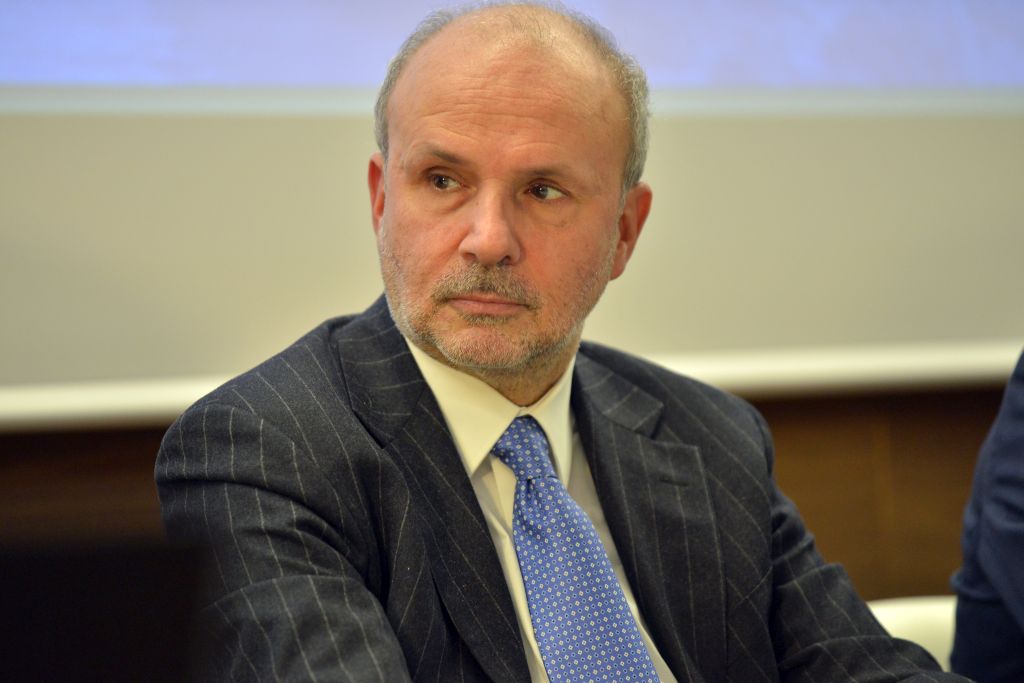 Salute, Schillaci “Resistenza ad antimicrobici è emergenza globale”