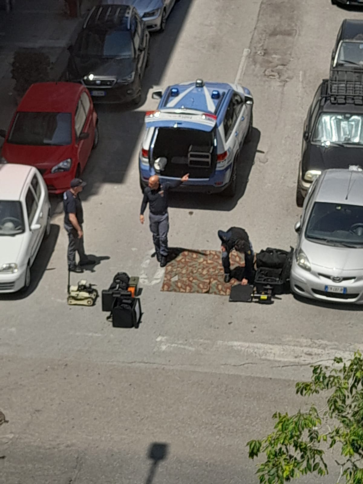 Allarme bomba in Via La Farina, valigia abbandonata
