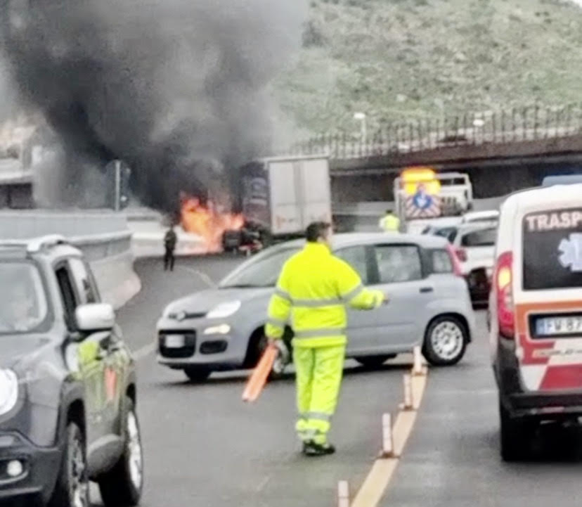 Soccorsi in ritardo e nuovo viadotto danneggiato: è il caos