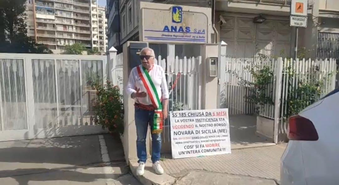 Statale 185, sindaco di Novara di Sicilia s’incatena a Palermo