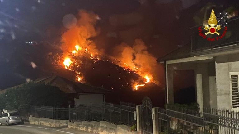 Incendi, notte di inferno in provincia