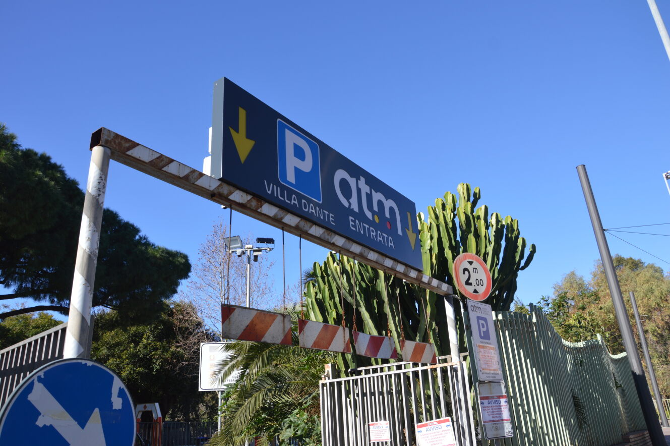 Maggiore illuminazione e pulizia straordinaria: nuovo look per parcheggio villa Dante