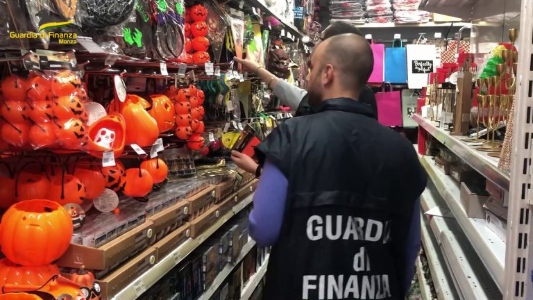 Monza, Gdf sequestra 200mila articoli di Halloween non conformi