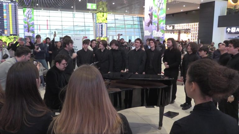 Accademia Santa Cecilia vola a Fiumicino, flash mob di 22 cantanti