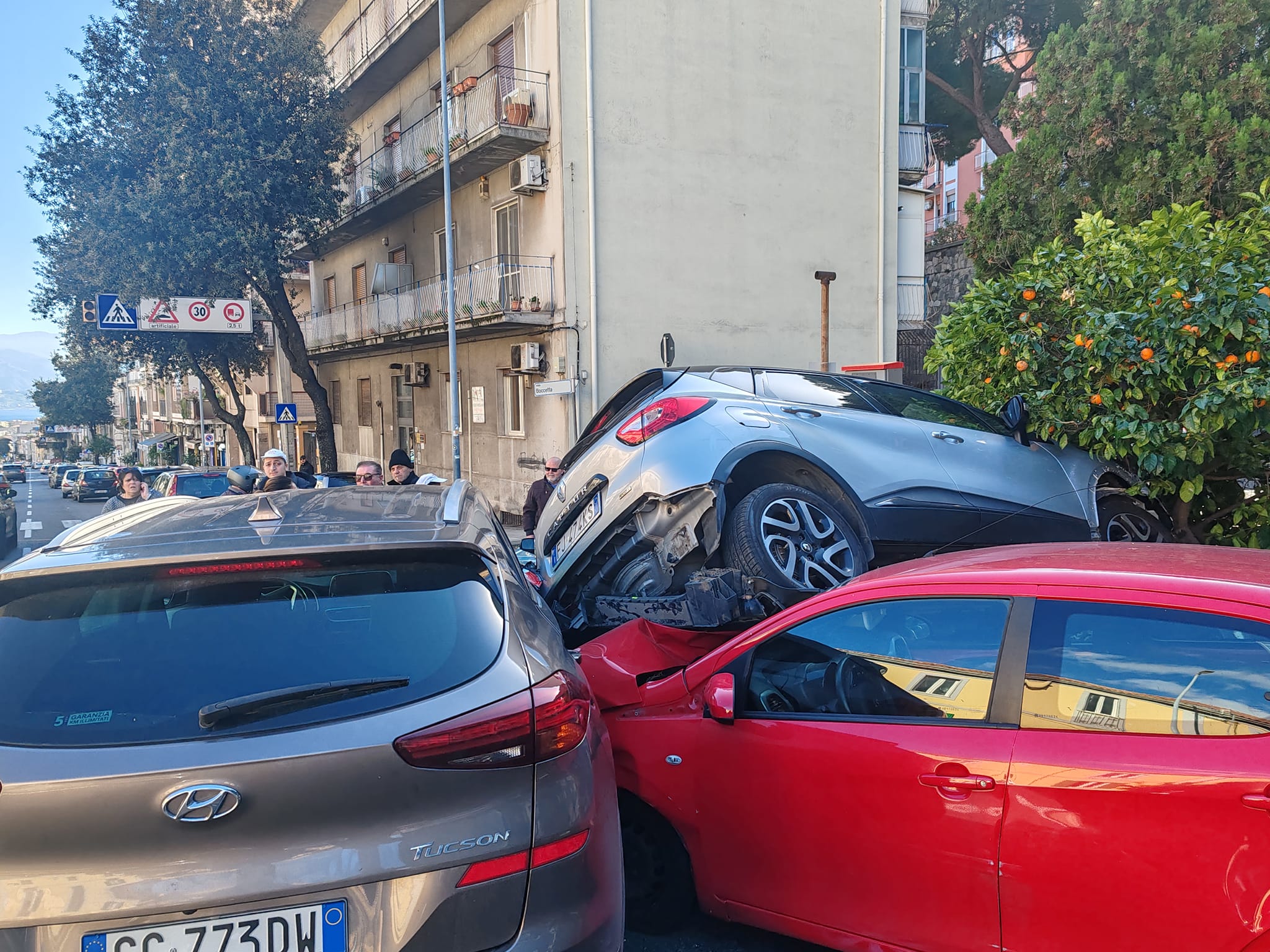 Tragedia sfiorata a Boccetta, pullman rompe i freni