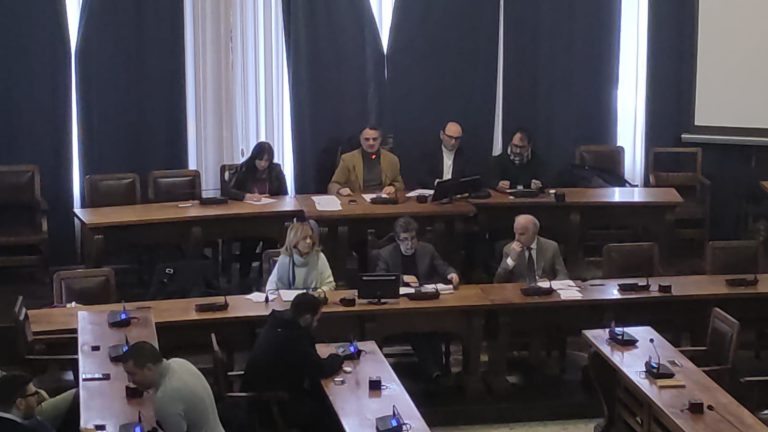 Invece del Ponte in Consiglio Comunale: “Stretto spa non si confronta col territorio”