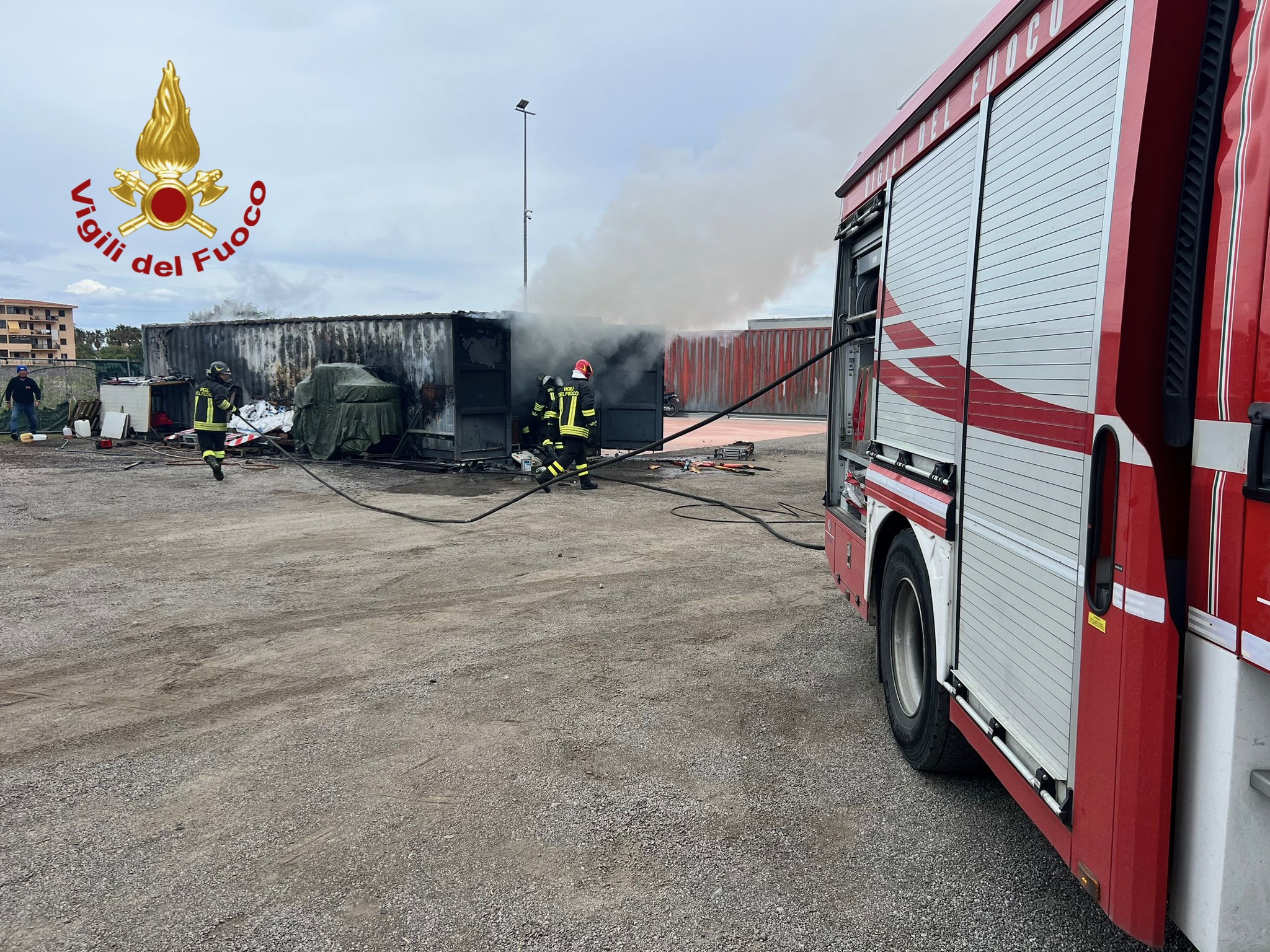 Container in fiamme a Milazzo